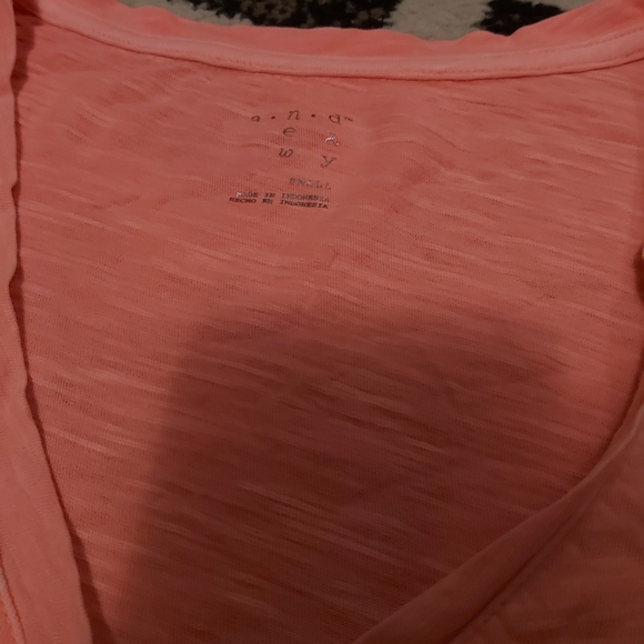 T-Shirt. - Picture 3 of 3